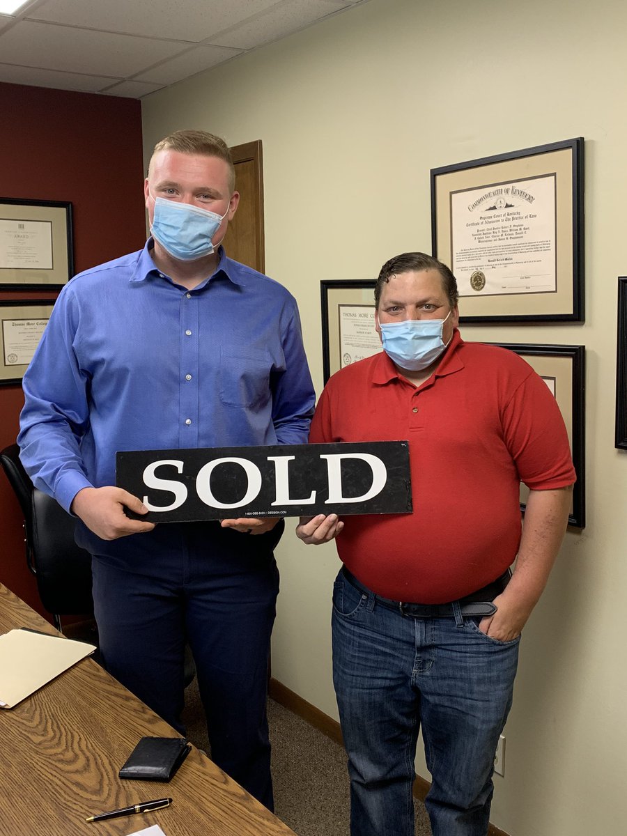 CoachLex's tweet photo. Happy clients! #SoldbySowards #MikeParkerTeam #HuffRealty https://t.co/lY9HPE1FGG
