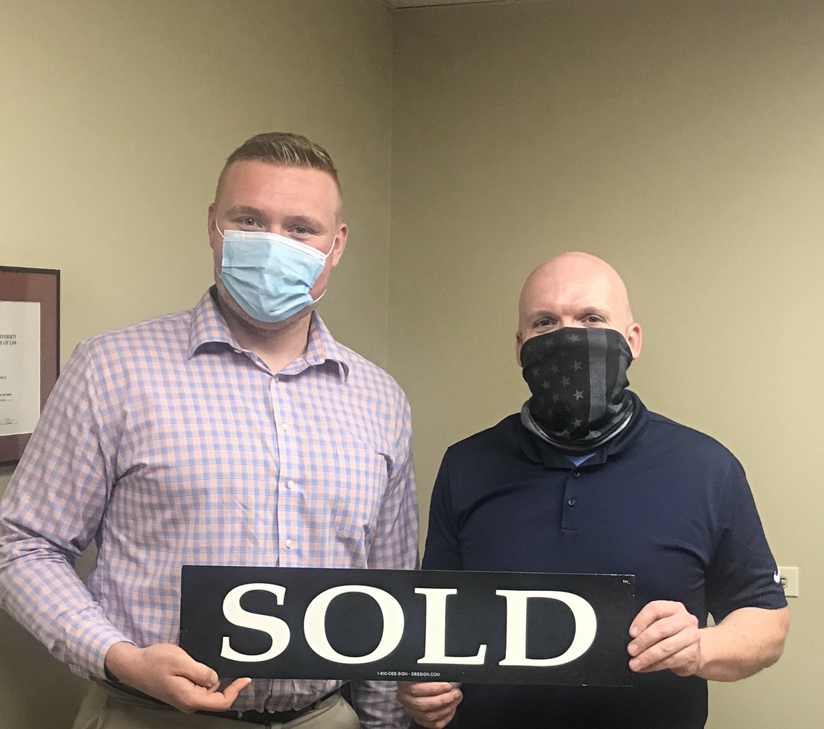 CoachLex's tweet photo. Happy clients! #SoldbySowards #MikeParkerTeam #HuffRealty https://t.co/lY9HPE1FGG