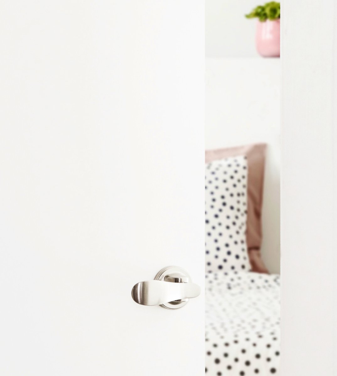 YaleHomeUs's tweet photo. Our hands-free Navis Paddle works on any door and comes in several finishes to fit your style. https://t.co/K2JGf7MeDS