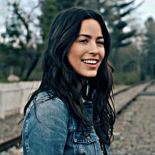 speakingseries1's tweet photo. Para Todo Personagem Que Quero Pegar: 

Aster Flores (Alexxis Lemire), mais conhecida como o amor da minha vida. 😍🥰❤️ #AsterFlores #AlexxisLemire https://t.co/DlfWGSnBbN