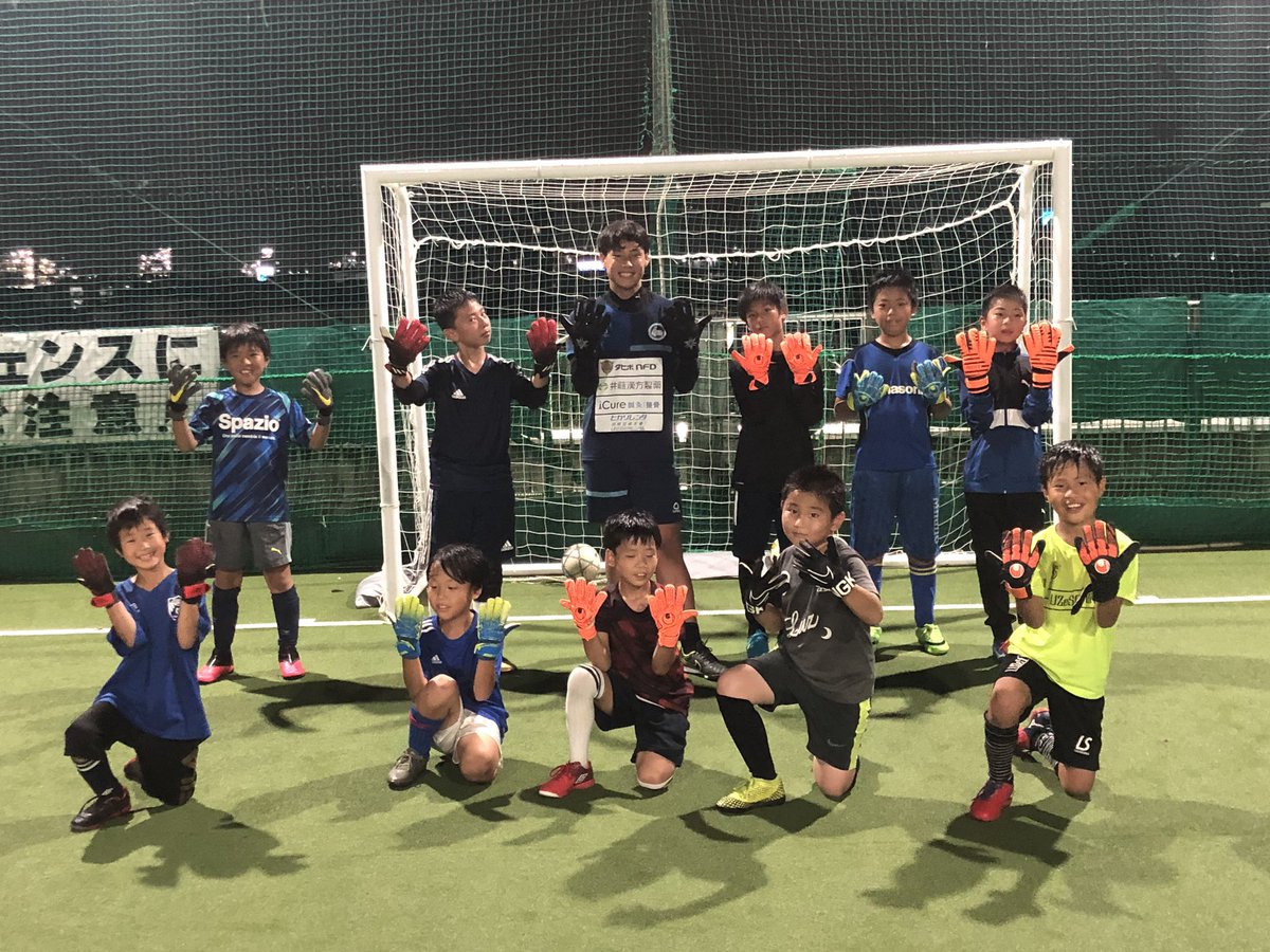 峯上 裕樹 Hiroki Minegami Sol Gk School 第2回目を開催させて頂きました 若干小雨が降るタイミングもありましたが 強度の高いトレーニングの中で集中力を切らさず行う事ができました 協力頂いてる井高野フットサルさん ありがとうご