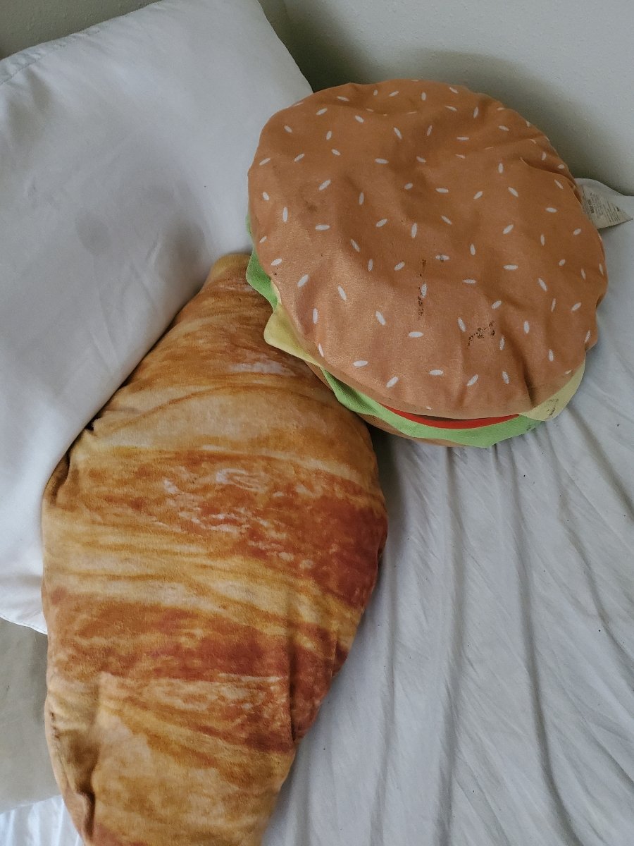 Cheesetwerk's tweet photo. @Dredsoull Just got got my order. They got croissants now instead of fries https://t.co/m9rYbQ8xgq