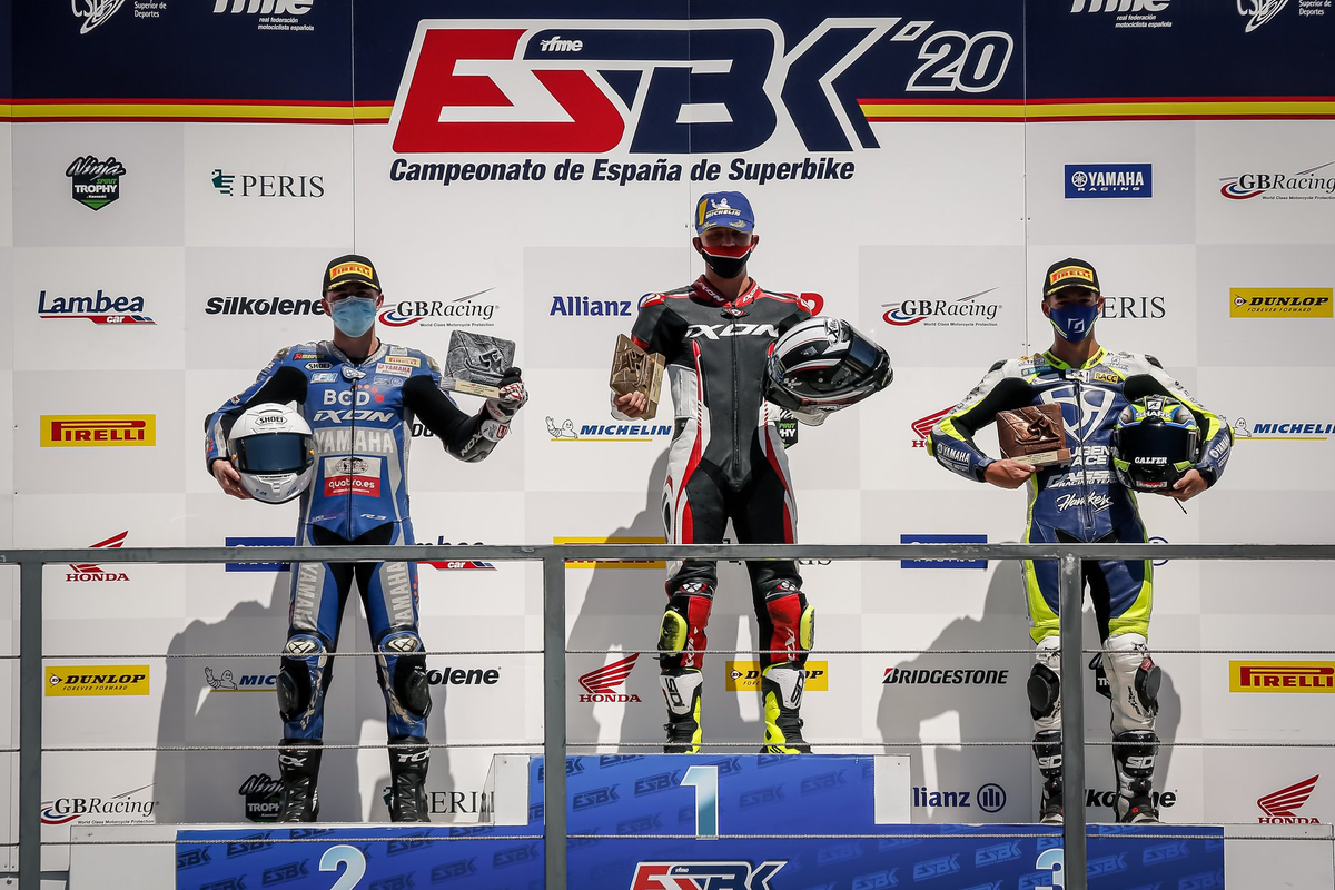GasssRacingTeam's tweet photo. Finalizamos un fin de semana lleno de adrenalina🤩 con la carrera de @Nil_Roig_48 , que nos ha vuelto a dejar sin aliento, al terminar en tercer puesto de #Open600🥉#ESBK @rfme_oficial
@ITR_racingparts @danrowracing @GALFER_brakes @alicantemotor @PirelliMoto @motorexspain https://t.co/OOzA60k0wt