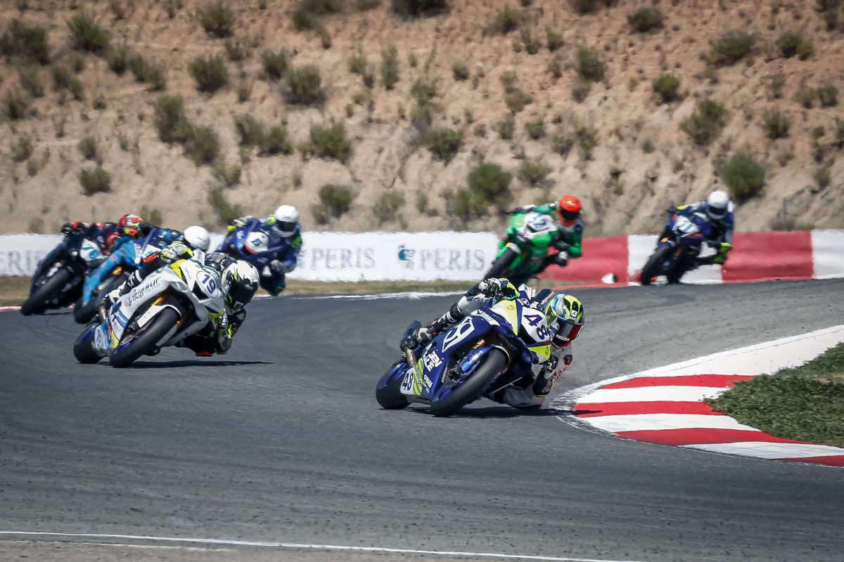 GasssRacingTeam's tweet photo. Finalizamos un fin de semana lleno de adrenalina🤩 con la carrera de @Nil_Roig_48 , que nos ha vuelto a dejar sin aliento, al terminar en tercer puesto de #Open600🥉#ESBK @rfme_oficial
@ITR_racingparts @danrowracing @GALFER_brakes @alicantemotor @PirelliMoto @motorexspain https://t.co/OOzA60k0wt
