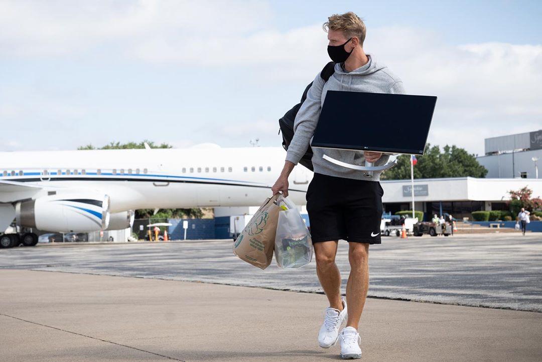 Think <a href="/johnklingberg/">John Klingberg</a> takes his gaming seriously? 😂 #StanleyCup 

(📷 <a href="/DallasStars/">Dallas Stars</a>)