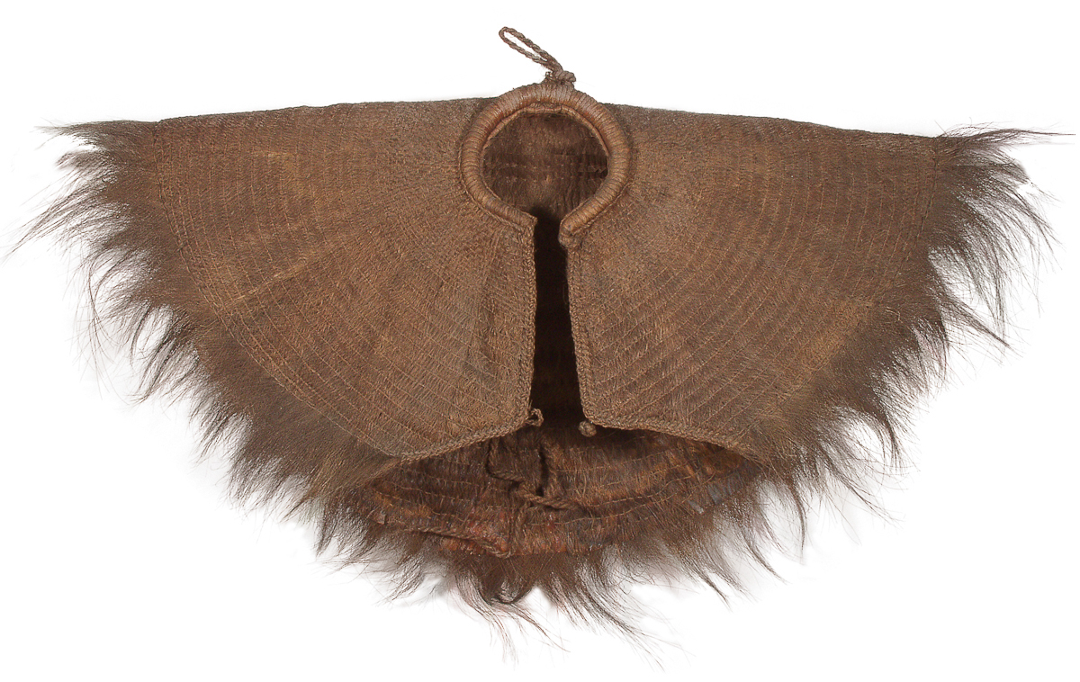 Pitt_Rivers's tweet photo. #PittSpot Rather lovelier than your average #rain cape, a rain cape of dark brown plant fibre, collected in #Taiwan in the 1960s and donated to the Museum in 1999 https://t.co/ugxoYYOLCC #britishsummer https://t.co/vr7eWStz4E