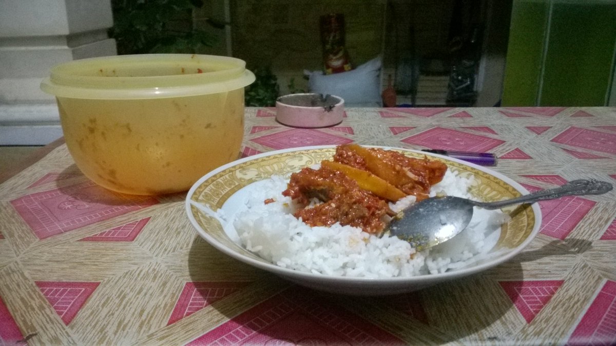 yosakhan's tweet photo. Baru makan Dencis Semenjak Isu Ada Ulatnya https://t.co/JFDSRyUfLp