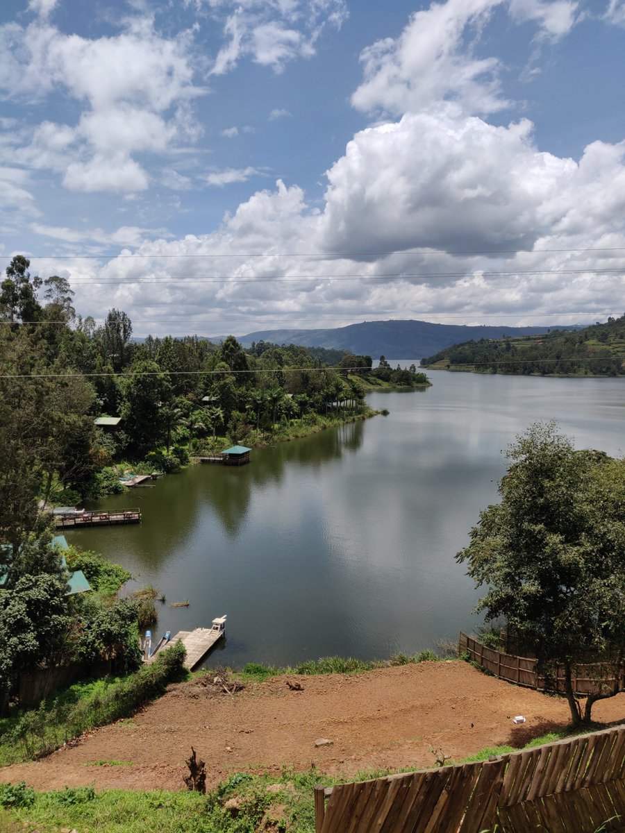 The whole lake has several hotels and I went to sample a few restaurants around. Had really good fish curry on this one. There are also local shops around to have Rolex which is a must-have if you are in Uganda