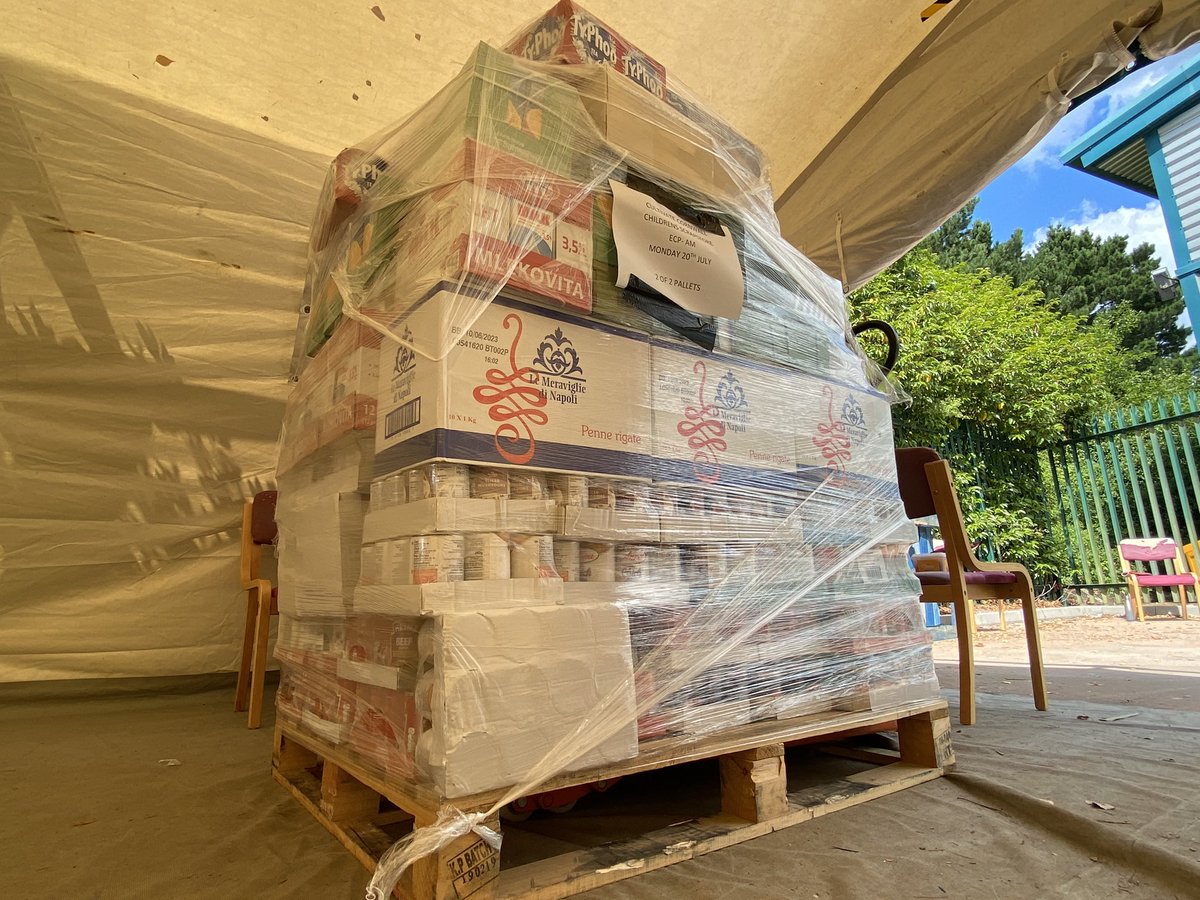 REACT_Volunteer's tweet photo. A big thank you to @regencywinesuk who have been helping us at Exeter Food distribution ECP with their forklift 

They have offloaded 30 tonnes of food from @FareShareSW allowing us to quickly redistribute to local charities  to alleviate food poverty. 

#FoodPoverty #OpREACT https://t.co/BkUnGtgzE7