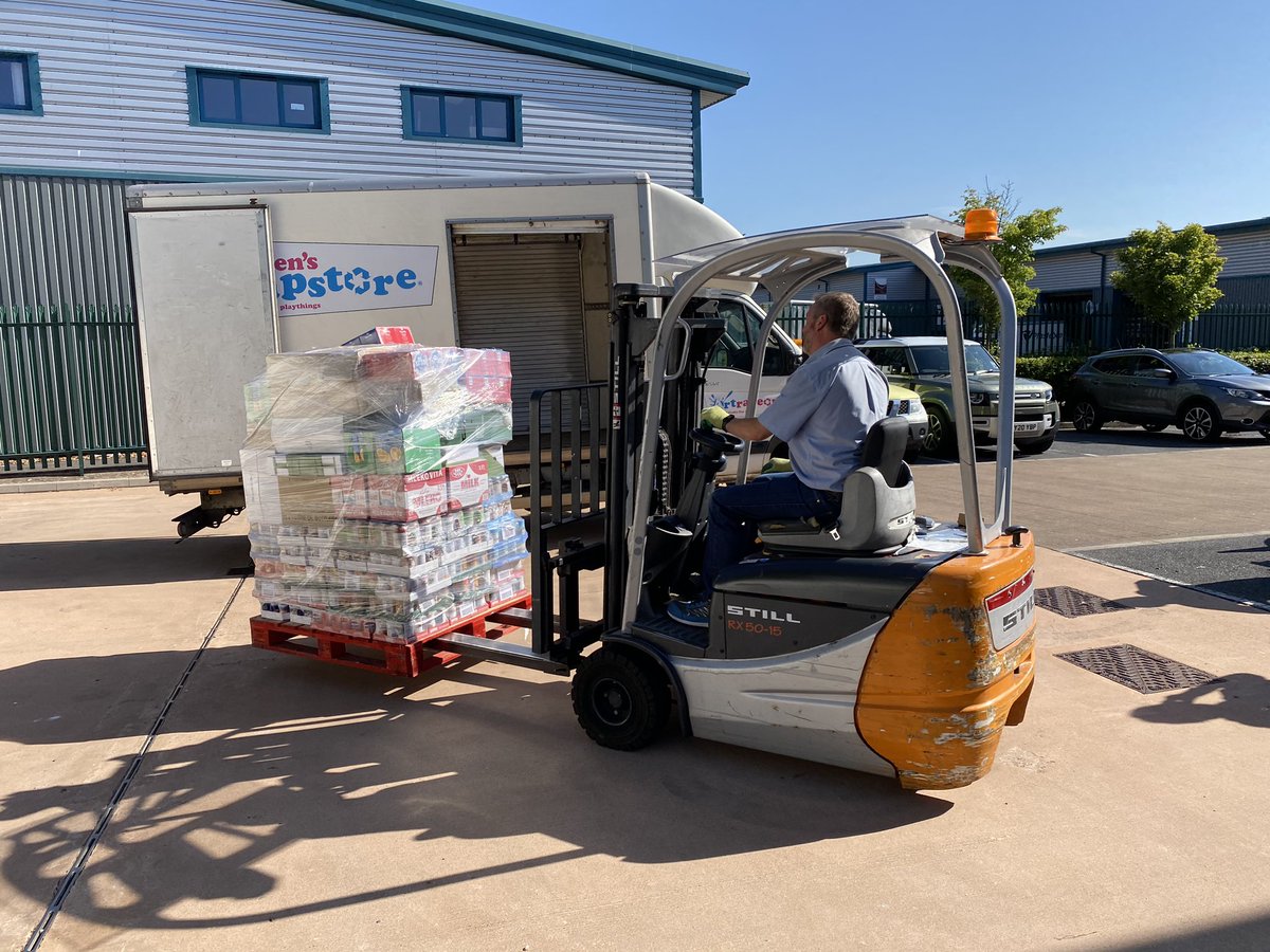 REACT_Volunteer's tweet photo. A big thank you to @regencywinesuk who have been helping us at Exeter Food distribution ECP with their forklift 

They have offloaded 30 tonnes of food from @FareShareSW allowing us to quickly redistribute to local charities  to alleviate food poverty. 

#FoodPoverty #OpREACT https://t.co/BkUnGtgzE7