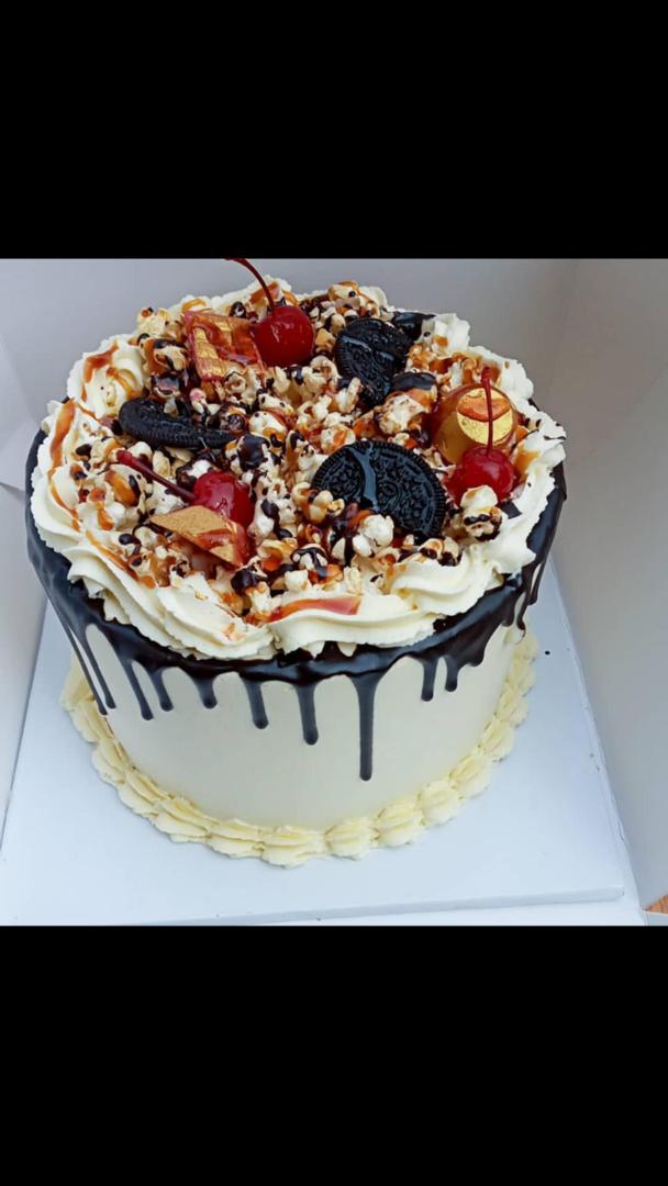 creamixbakeshop's tweet photo. Who's your cake plug again?😋

Yummy treats for every occassion.

Need a Cake, send a DM. https://t.co/FH2Jld4mgM