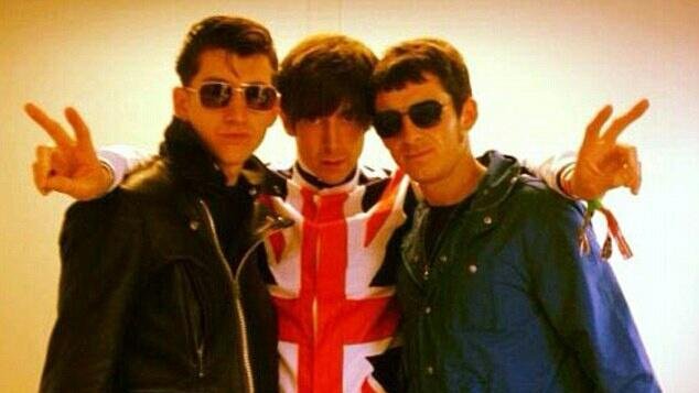 Everton's tweet photo. Reply with a footballer cooler than Leighton Baines. 😎 https://t.co/hFpj0RhnqJ