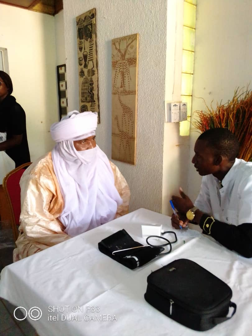 WHHNiger's tweet photo. Scéance de dépistage hypertension et diabète de S.E.M Ali BETY (HC3N) et S.E.M BOTTO (Primature) au festival #1001Bouffes par l'ONG MEDCOM.
@OngMedcom @DrDjamilaF https://t.co/NHsy8qe1Hr