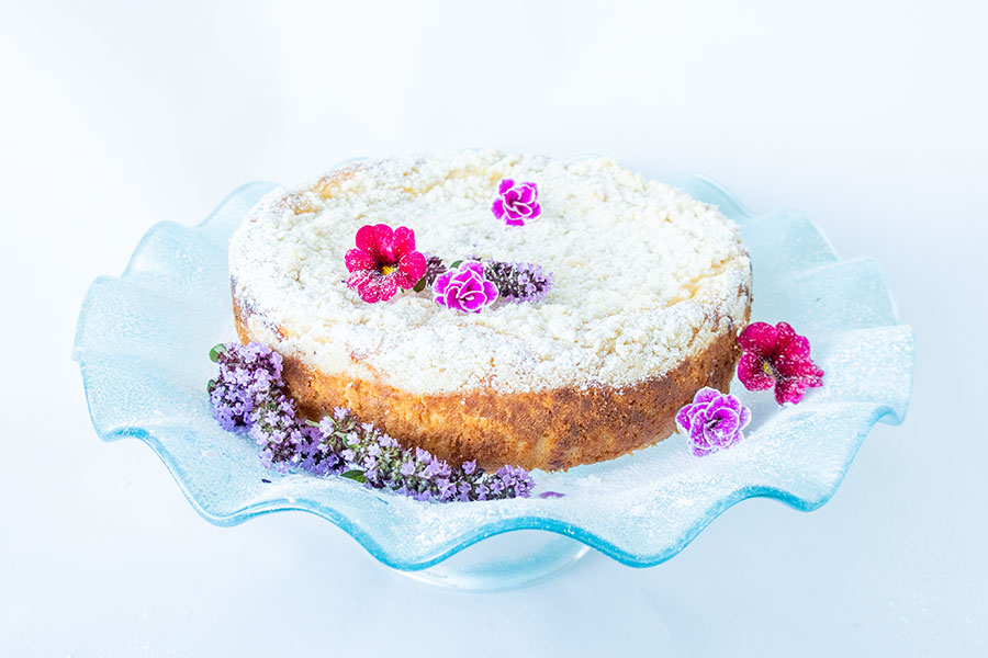 Gluten-Free Cream Cheese Vanilla Cake 
Layers of light cake, fluffy cheesecake with vanilla essence, finished with a buttery crumb topping. onlyglutenfreerecipes.com/recipe-items/g… /  #glutenfree #summer #recipes