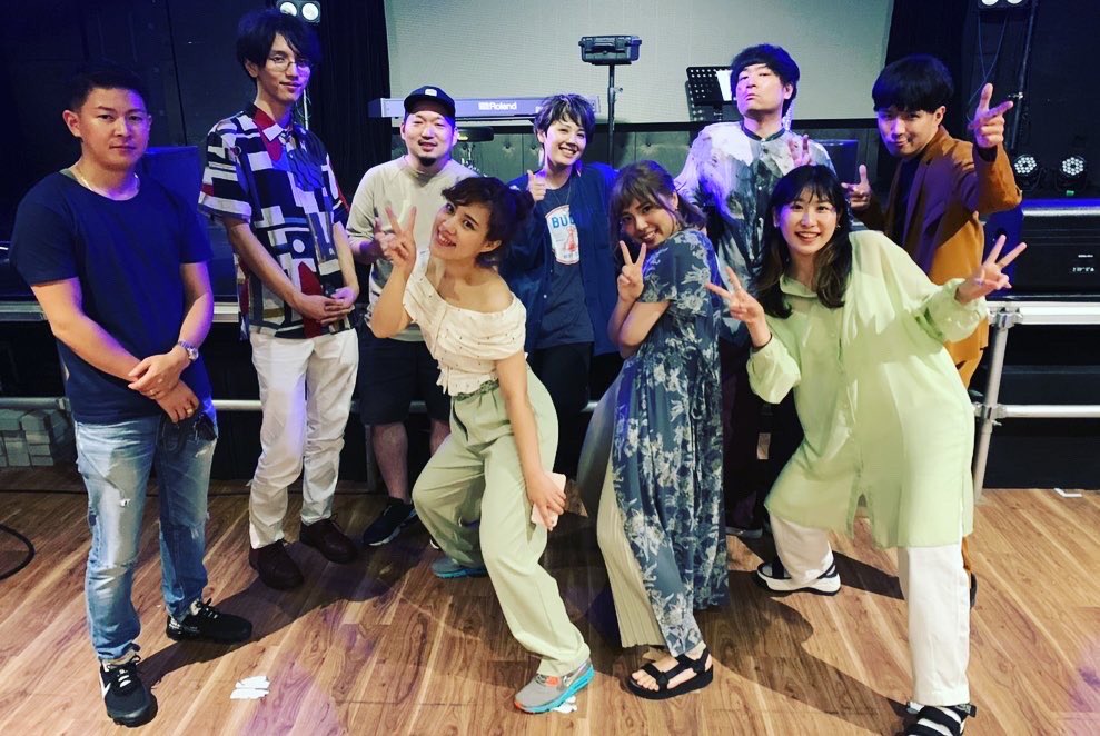 Emiliowl_Yuragi's tweet photo. 7/26
伏見ライオンシアター 
"OMUSUBI LIVE"
ありがとうございました

ご来場の方、画面越しに応援して頂いた方、応援チケットや差し入れなど様々な形で激励をくださった皆さま本当にありがとうございました。

そして、今回配信ライブを手配してくれたOMUSUBIに感謝でいっぱいです https://t.co/80Jje8LmWe