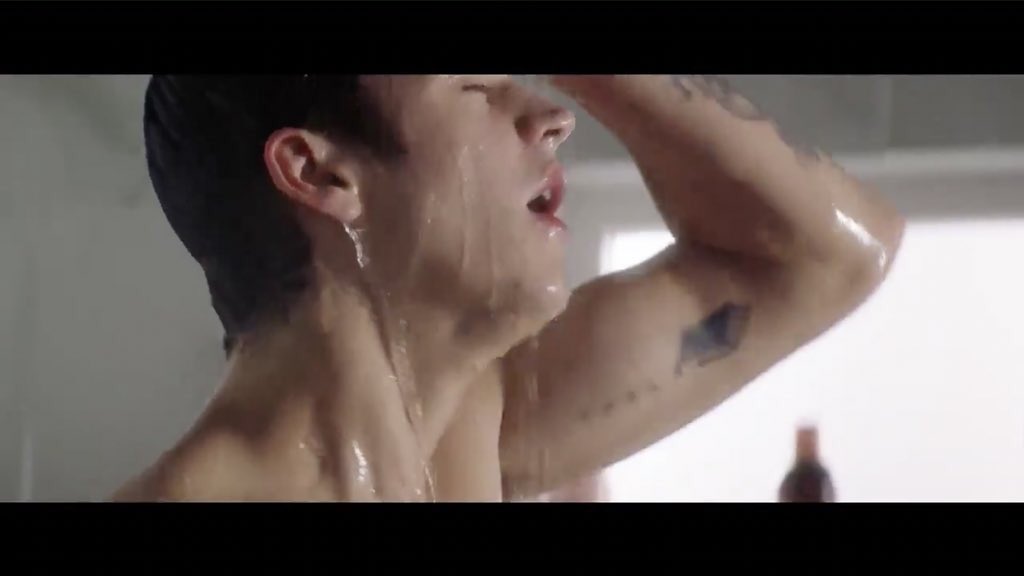 hftjovogue's tweet photo. estoy EN EL PISO #AfterWeCollidedMovie https://t.co/K5MFOXk7uM