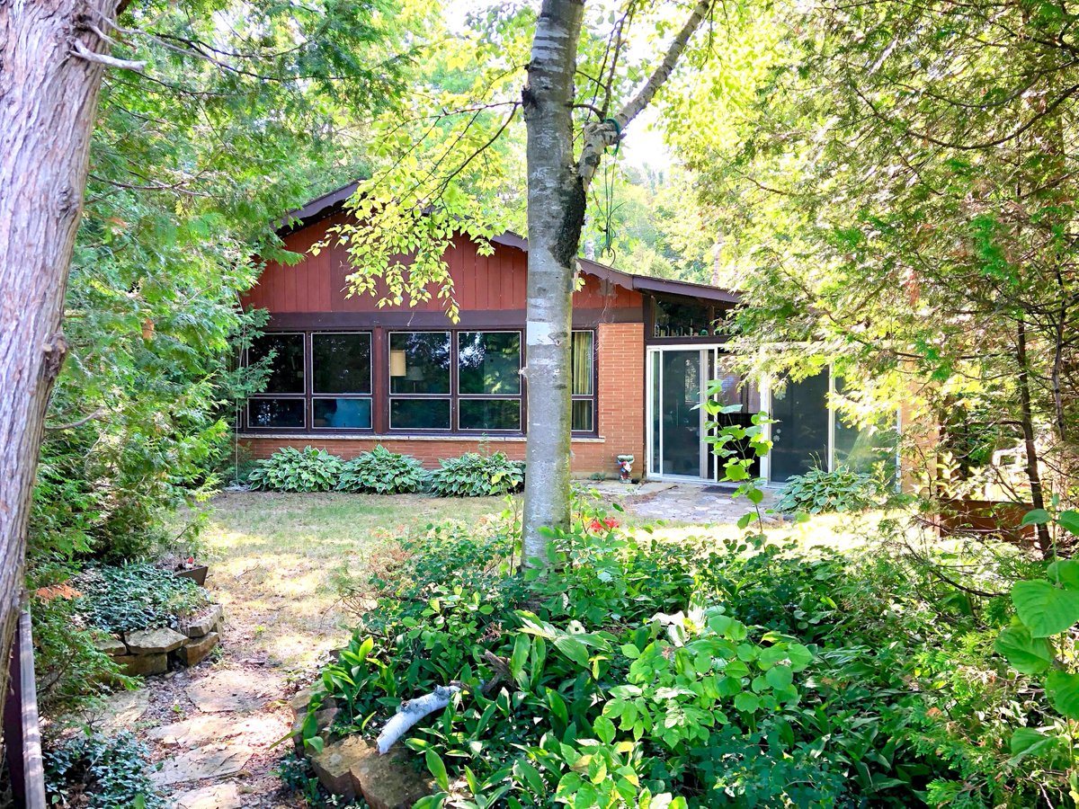 SaugeenTeam's tweet photo. SOLD! 344 Blanchfield Rd, Southampton!🏡🎊
Congrats to the happy Buyers and Sellers from the Saugeen Team! A portion of this sale is donated to The #CMNhospitals List your property with the Saugeen Team,Telephone (519) 797-1755. #saugeenteam #RemaxSouthampton #Miracleagent https://t.co/J9m0nsUX8g
