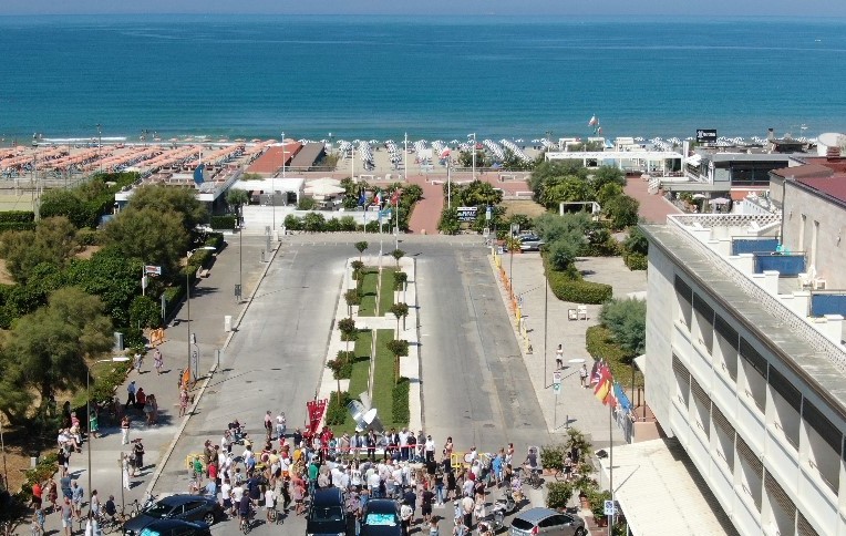 ComunePisa's tweet photo. #Pisa #Estate2020 inaugurata a #Tirrenia la nuova piazza Belvedere #verdepubblico #litorale #Pisaturismo @PisaTurismo #visitPisa https://t.co/sXznTx6R0u