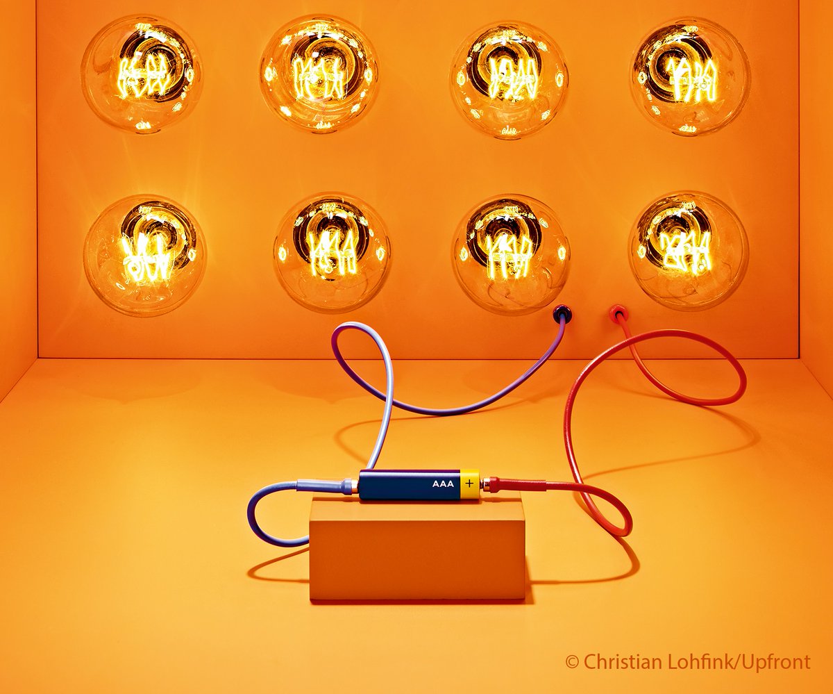 🌱 In #EMobilität, Smartphones &amp; Co.: Die #LithiumIonenBatterie ist fast überall. Durch den Einsatz von pyrogenen Metalloxiden wie AEROXIDE® erhöhen sich ihre Sicherheit, Performance &amp; Lebensdauer – das schont die #Umwelt. Mehr im #ELEMENTSmagazine: ow.ly/ZQbx50AJ4Pt