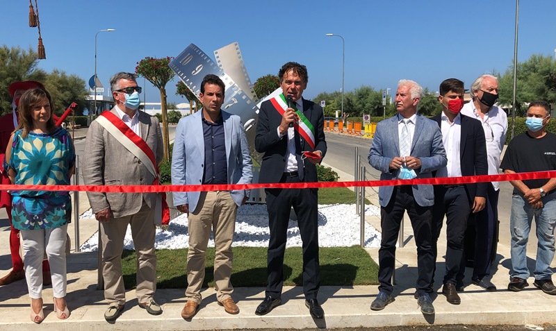 ComunePisa's tweet photo. #Pisa #Estate2020 inaugurata a #Tirrenia la nuova piazza Belvedere #verdepubblico #litorale #Pisaturismo @PisaTurismo #visitPisa https://t.co/sXznTx6R0u