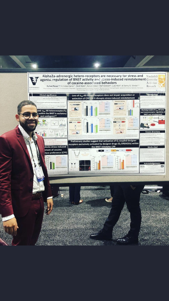 RafNeuroPh's tweet photo. #BlackInNeuroWeek #BlackNeuroRollCall hey y’all, I’m Dr. Raf Perez, I’m a Postdoc at @Yale studying brain-body interactions in opioid tolerance and I’m passionate about addiction. I also love traveling, art, sci-fi, fantasy and all things nerdy. https://t.co/uvVixKeCil