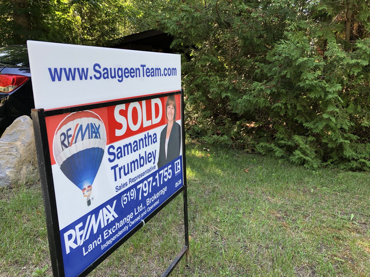 SaugeenTeam's tweet photo. SOLD! 344 Blanchfield Rd, Southampton!🏡🎊
Congrats to the happy Buyers and Sellers from the Saugeen Team! A portion of this sale is donated to The #CMNhospitals List your property with the Saugeen Team,Telephone (519) 797-1755. #saugeenteam #RemaxSouthampton #Miracleagent https://t.co/J9m0nsUX8g