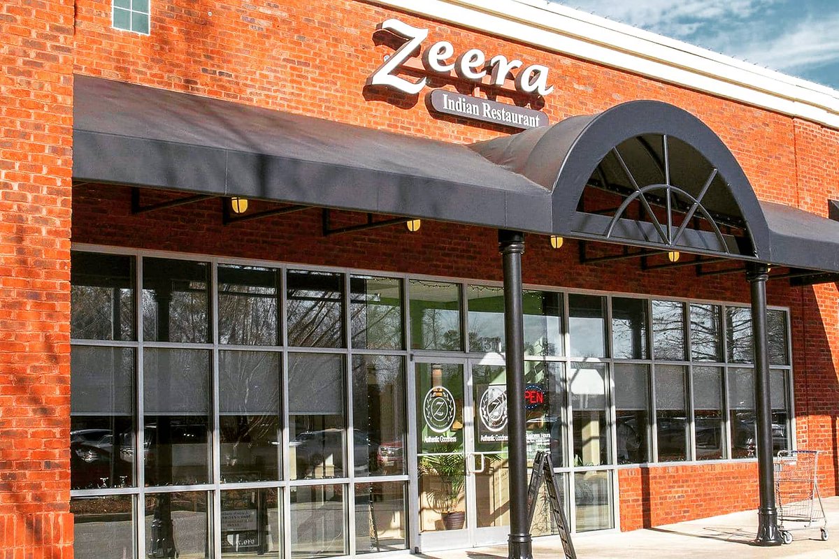 FrontPorchRlty's tweet photo. Grab something good to eat today‼️🥘
Try one of Fuquay-Varina's 𝗹𝗼𝗰𝗮𝗹 restaurants, Zeera! They specialize in Indian breads (Naan), meats grilled in tandoor, a variety of curries and biryani.
✅ Dine-in
✅ Takeout
✅ Delivery
#supportlocal #localnc https://t.co/q4mstzoDtF