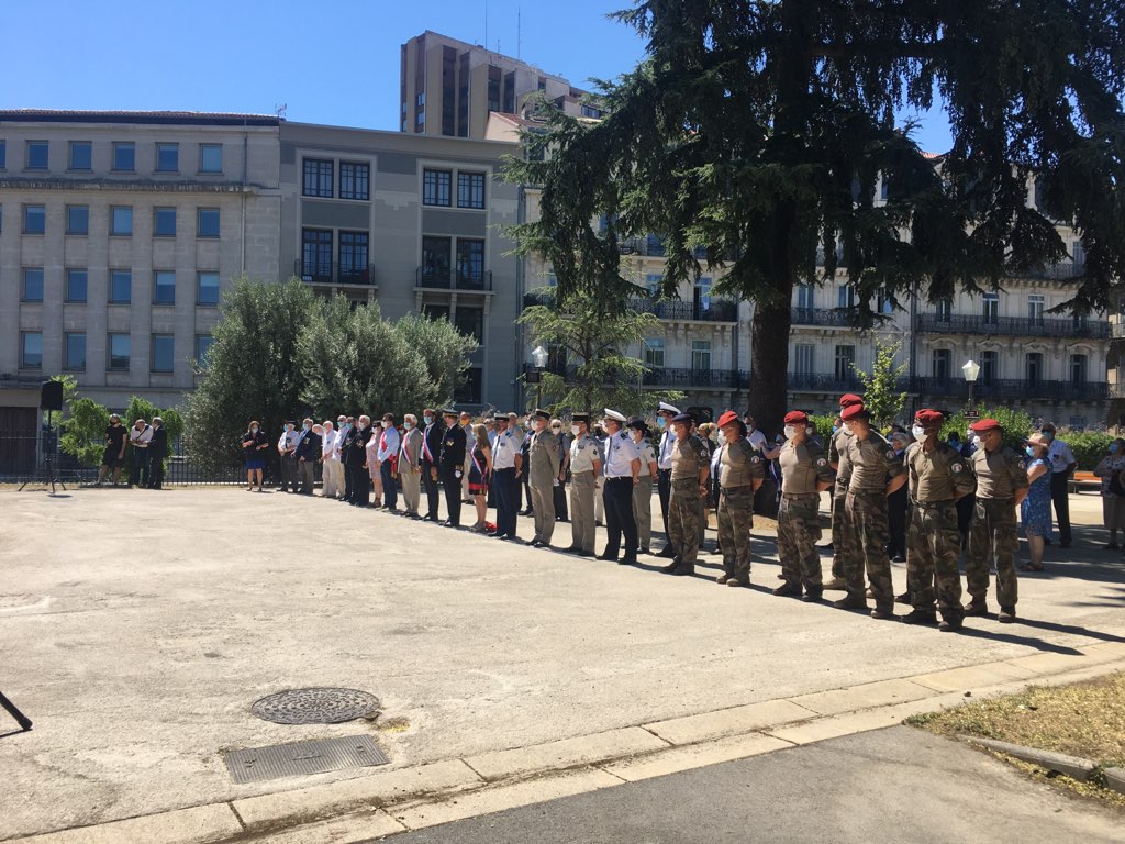 Prefet34's tweet image. 🇫🇷Thierry Laurent, secrétaire général de la préfecture de l'#Hérault a rendu hommage au 1re classe Tojohasina RAZAFINTSALAMA du 1er régiment de hussards parachutistes #1erRHP, mort pour la France dans l’accomplissement de sa mission au sein de l’opération Barkhane au Mali