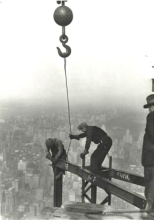 PucudaNetting's tweet photo. This is a photo taken during the construction of The Empire State Building. 

Photo courtesy of The NYC Public Library.

#Osha #Oshaisthisok #Oshaisthissafe #ConstructionWorker #ConstructionSafety #construction #SafetyNetting #FallProtection #ConstructionSafetyNetting https://t.co/J2olXz49N0