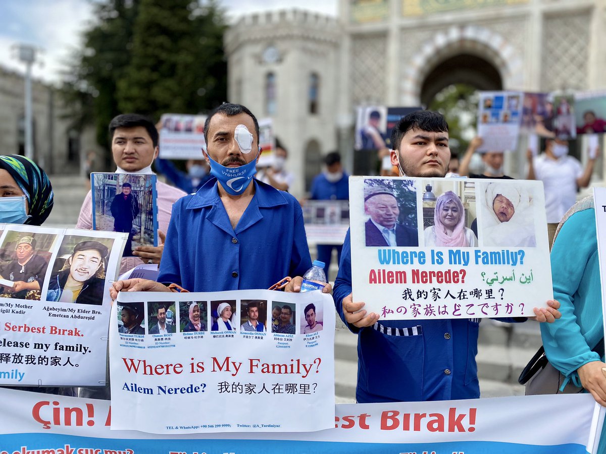 UYGHURNETWORK's tweet photo. İstanbul’da yaşayan Uygur Türkleri Çin zülmine karşı protesto etmektedir https://t.co/1D5qlo26cm