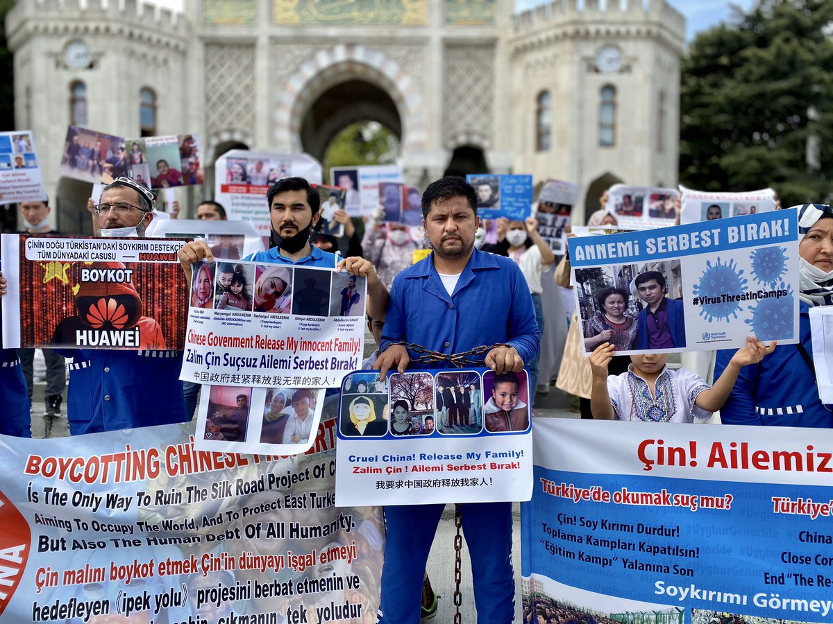 UYGHURNETWORK's tweet photo. İstanbul’da yaşayan Uygur Türkleri Çin zülmine karşı protesto etmektedir https://t.co/1D5qlo26cm