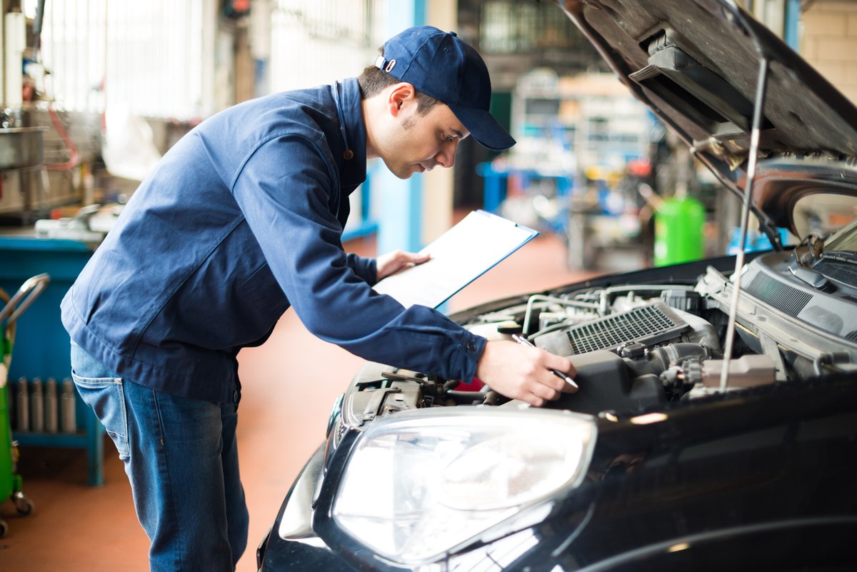 LONGLEWISFLM's tweet photo. Getting your oil changed regularly is one of the easiest and most affordable ways to keep your vehicle’s engine in prime condition! Get your next oil change at Long-Lewis Ford Lincoln! https://t.co/TNiSJ4UyQL https://t.co/mRw87cNt8X