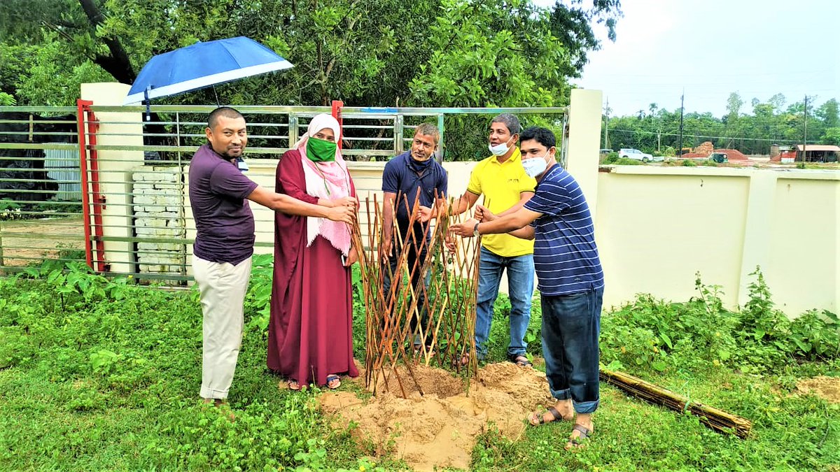 Taslim_Reza_'s tweet image. To mitigate natural hazard &amp;amp; enhance community capacity at #HostCommunity, #Cox'sBazar. @BDRCS1 doing:
Ф Awareness Session
Ф DRR Committees reforming &amp;amp; strengthening. 
Ф Disinfection
ФTree plantation 
Ф Equipment distribution 
supported by @redcross &amp;amp; @IFRCAsiaPacific. #PMO.
