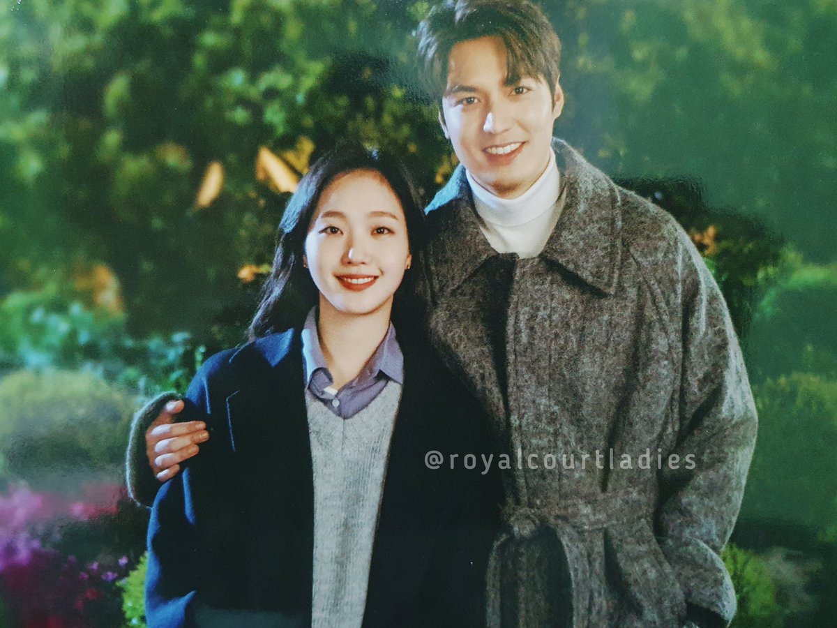 royalcourtlady's tweet photo. ~ To all the selcas we've never seen before. 😌😆😛

We're sticking with this for now. 💕

#LeeMinHo
#KimGoEun 
#MinEun https://t.co/yMYIkosTjQ