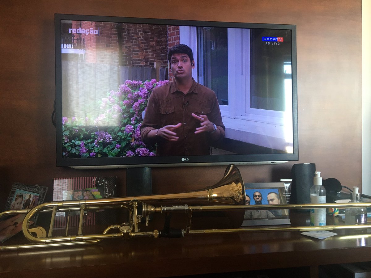 raphaeltrombone's tweet image. Eis que eu ligo a TV pra dar aquela olhada nas notícias do Esporte e olha quem tá la! O cara sabe de tudo! @MarceloCourrege
