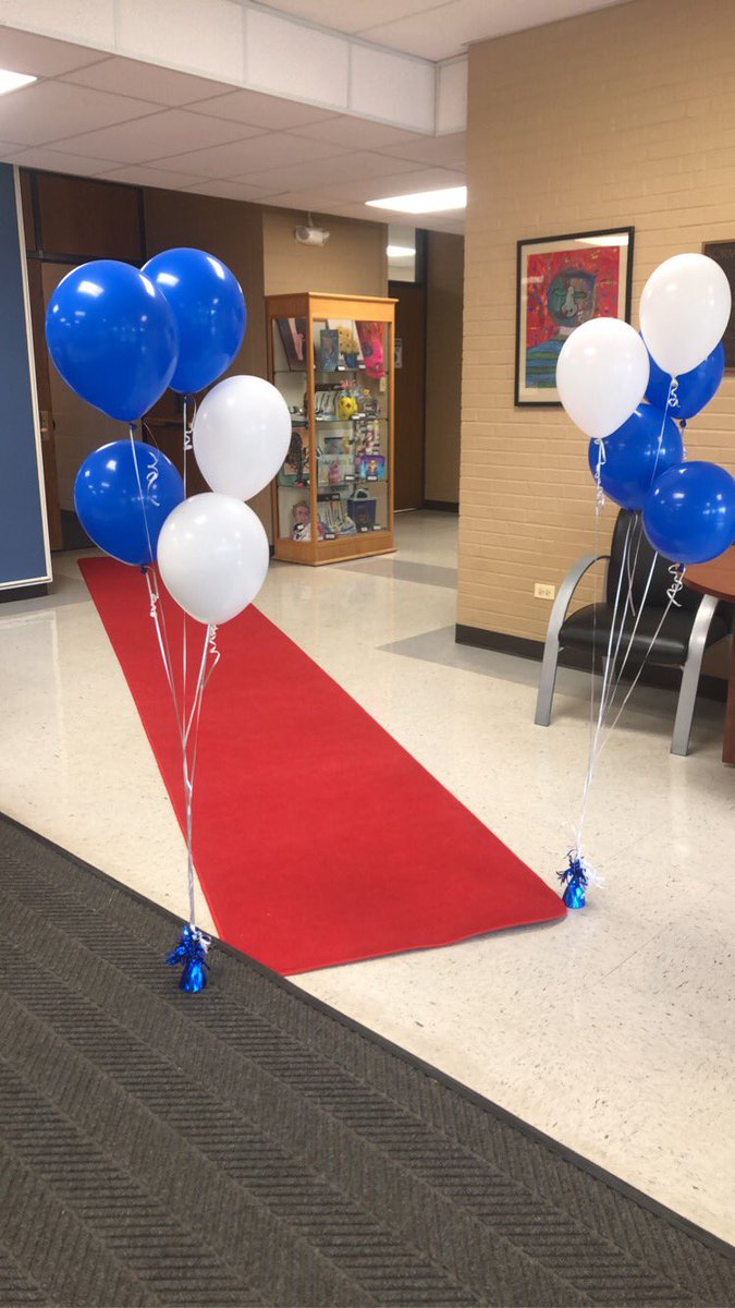 mrshinton_7's tweet photo. Starting my next teaching adventure with @Flossmoor161 with New Hire training today! Thanks for rolling out the red carpet for new teachers! ❤️📚 #TEaM161 #d161learns https://t.co/UYsBLRm4tr