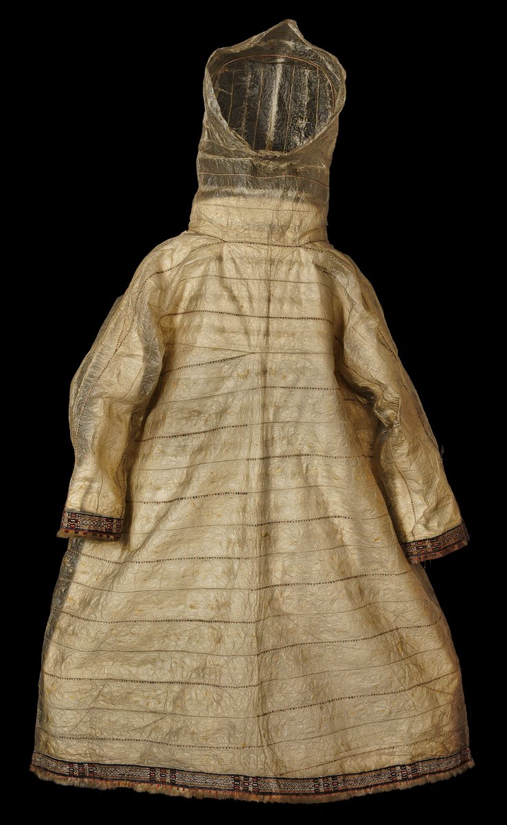Pitt_Rivers's tweet photo. #PittSpot Functional and highly decorative, a hooded parka made from seal intestines, a readily available and naturally waterproof material used by people in the Aleutian Islands, #Alaska, where keeping dry is a necessity in this extreme environment https://t.co/MUc6FSDOMn #rain https://t.co/6kpVIvNDg8