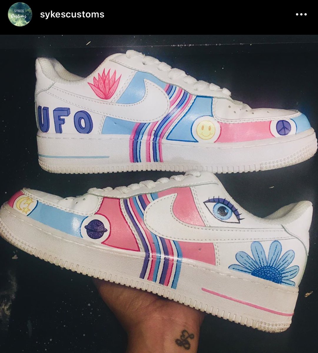 ImaanSykes's tweet photo. Hi Everybody 🌚 

I recently started my own business and would really appreciate if you could show the instagram account some love 💖 

These are some of the hand-painted customs I’ve done so far 🖌🥰 

Please RT for Awareness ✨ https://t.co/jx8TqUJECe