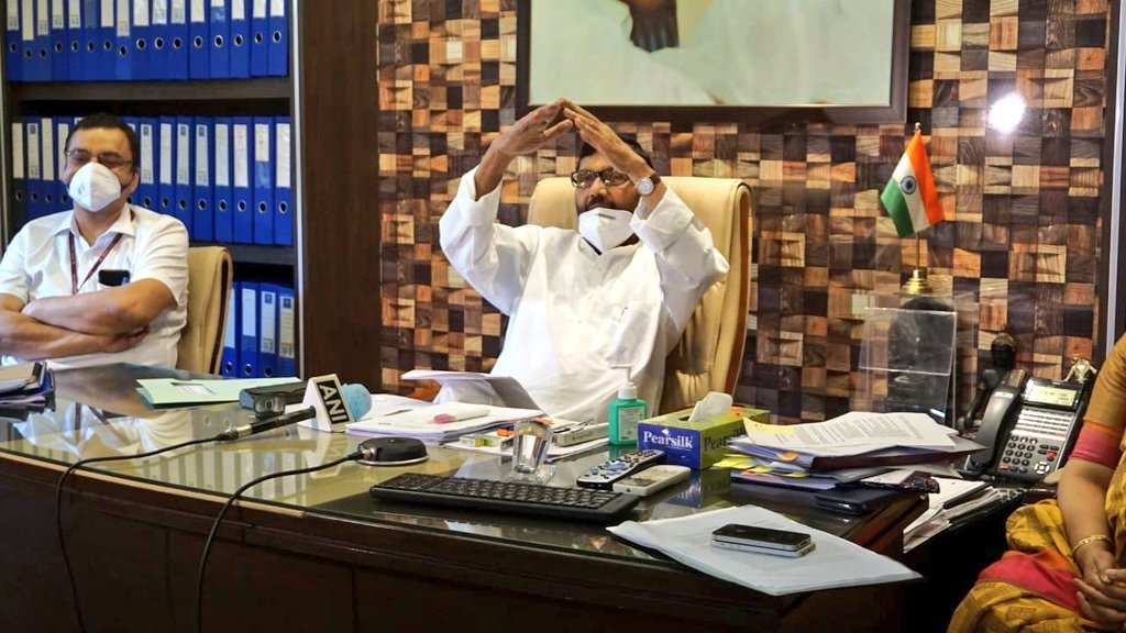 PIB_Patna's tweet image. Union Minister  Shri @irvpaswan  launches #BISMobileApp ‘#BISCare’ and Standardization, Conformity Assessment and Training Portals of e-BIS.

Details 👇
 pib.gov.in/PressReleseDet…

@jagograhakjago