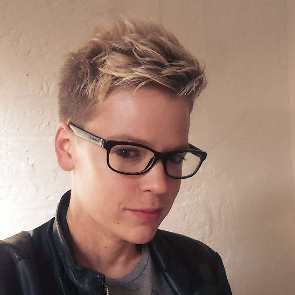 Maintain tweet media