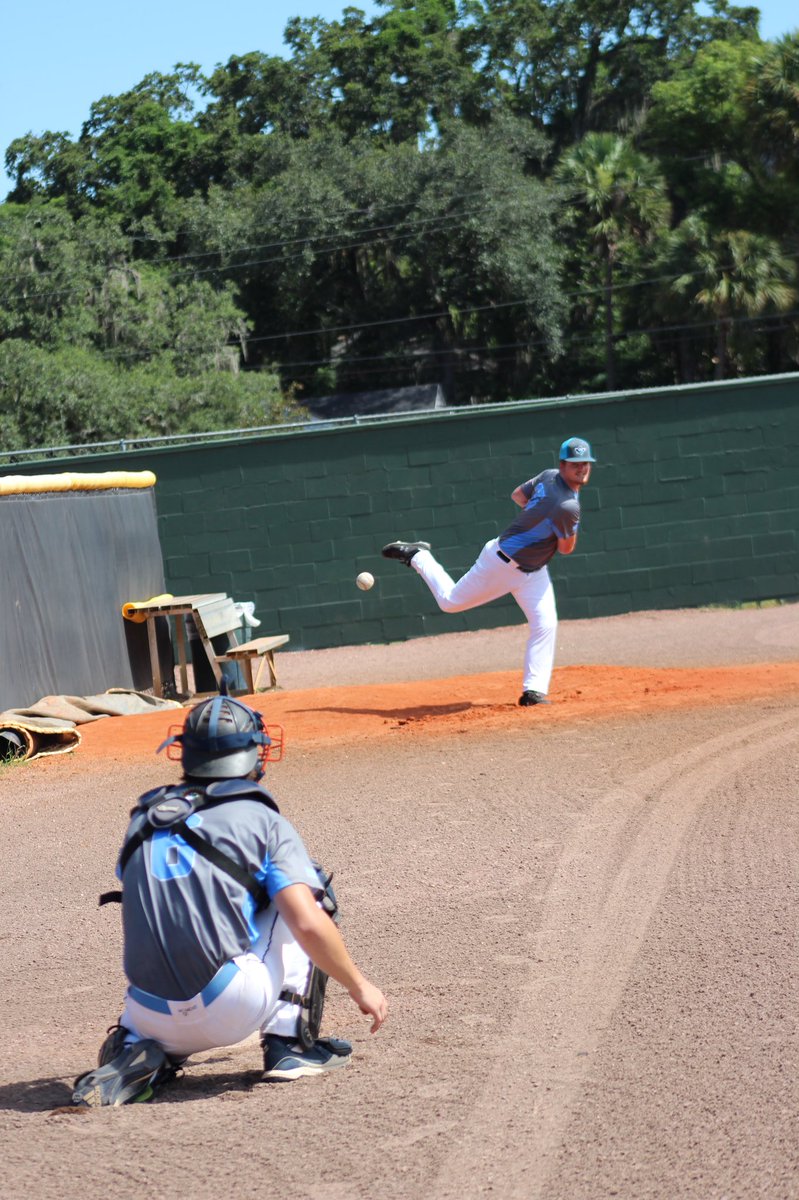 SAN_Mavericks's tweet photo. Best way to start the week ⚾️ https://t.co/mUEovuD77c