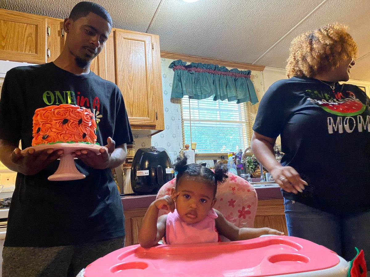 CarmDiamella's tweet photo. She did not like her smash cake 😂 #BabyLondon #1stBirthday #BabyFirstTV https://t.co/9tc8Gfloji