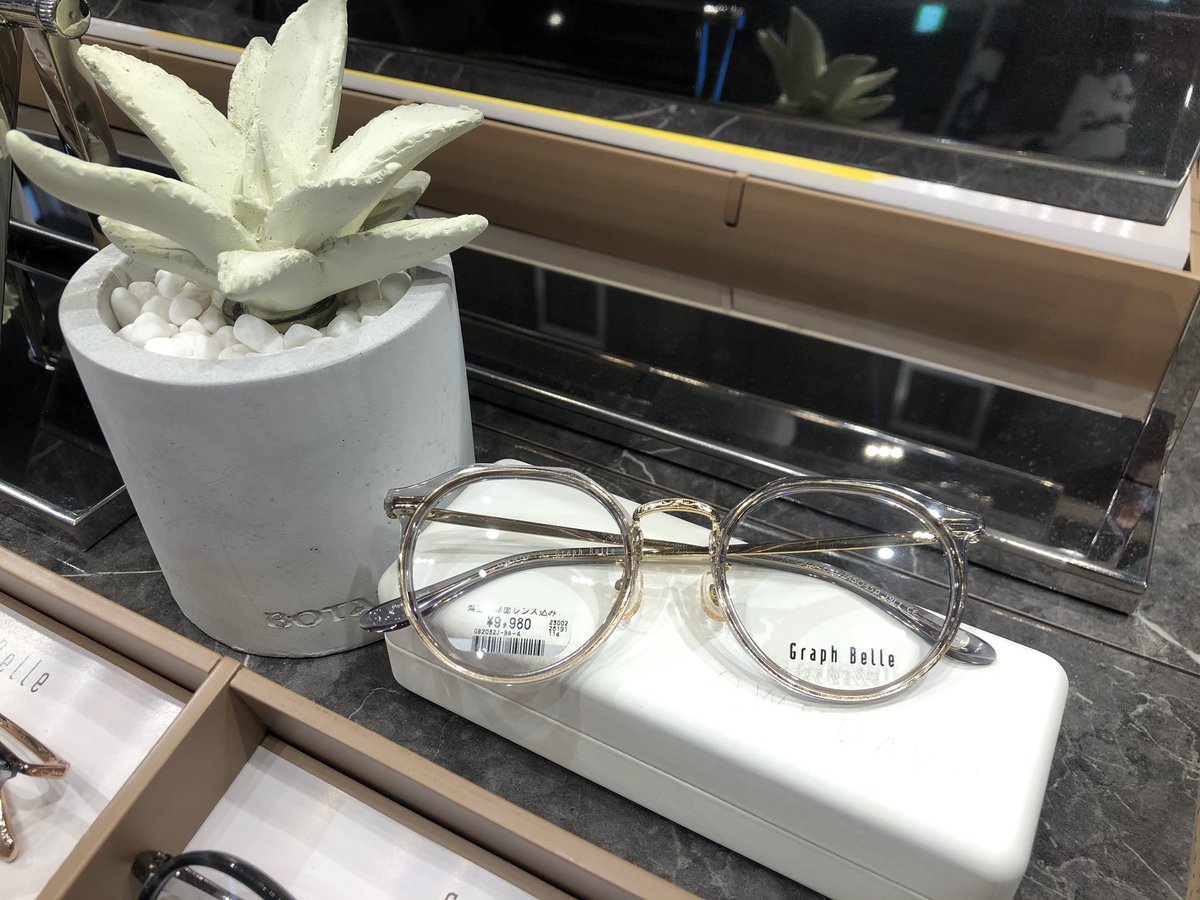624222734's tweet photo. 最近クリア系のメガネが大人気で、よく売れてました！
本当に可愛くて！みんなにお勧めしたいです！！
お台場へ遊びに来る際に是非オンデーズ へ！お試しだけでもお気楽にお越しくださいませ😊
#OWNDAYS
#メガネを買うならオンデーズ 
#ダイバーシティ東京プラザ https://t.co/l55R60f0XV