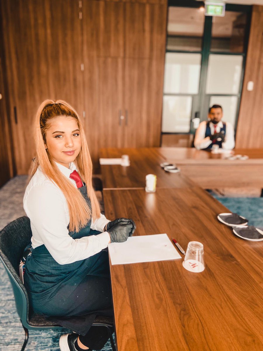 RdamMarriott's tweet photo. Het is weer zover! Onze banqueting toppers hebben net uw boardroom klaar gezet voor een succesvolle meeting. When you are ready, we are! #rdammarriott #marriotthotels #rotterdamzaal https://t.co/2zs9fd8OCF