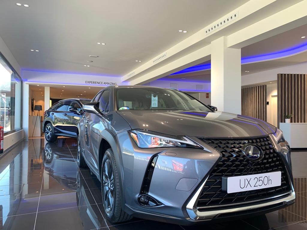 LexusBreogan's tweet photo. Con el nuevo híbrido autorrecargable de #Lexus, Lexus UX 250h Business, te aumentarán las ganas de vivir el momento.💯
¡Reserva una prueba y compruébalo tu mismo en Lexus Breogán Vigo!
📞 986 203 320
#Lexus #LexusBreogan #LexusUX #LexusVigo #UxBusiness #Vigo https://t.co/DWQNYzsdjF