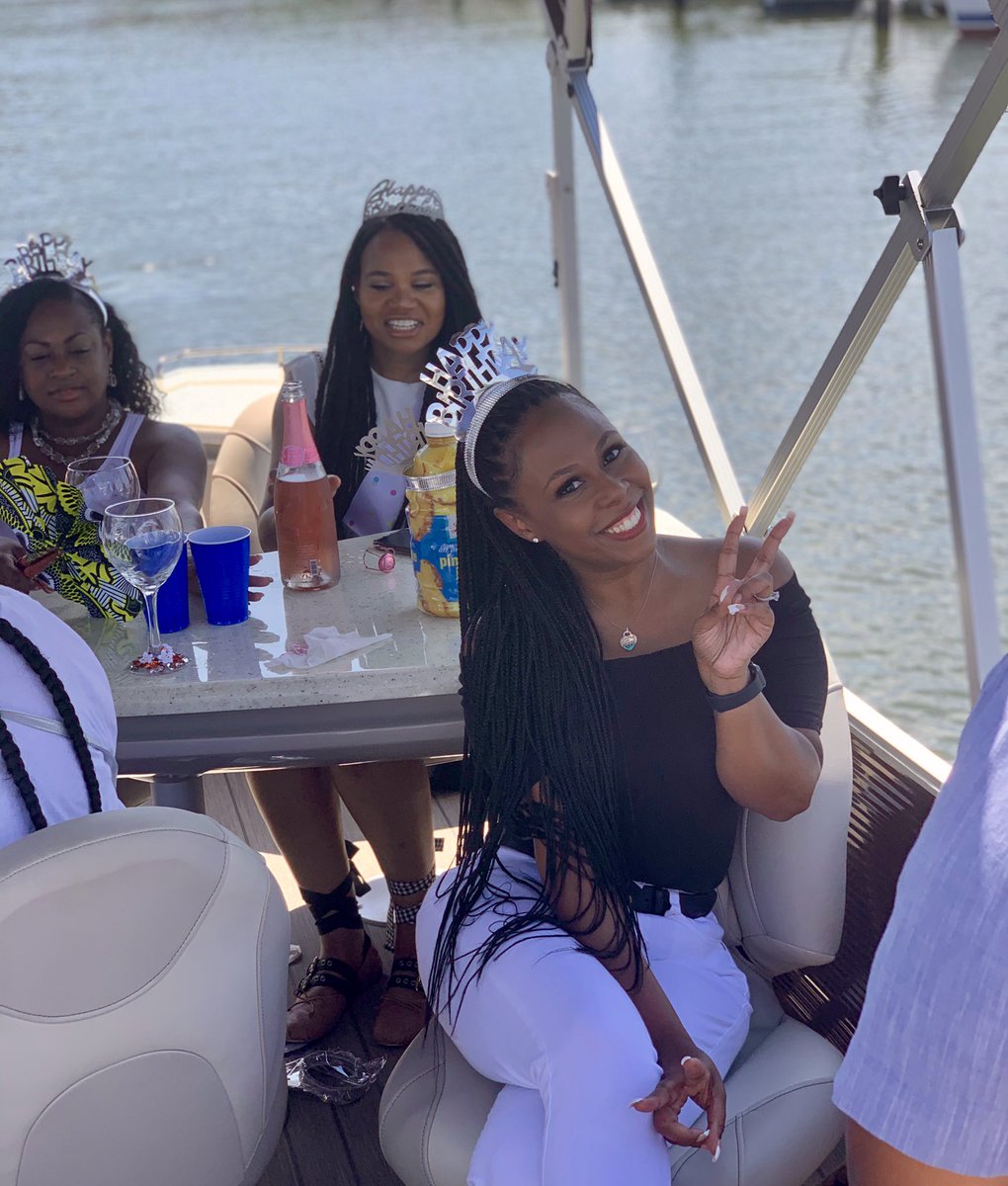 mzbanker's tweet photo. Babes on Boats 🚤💦 Happy Birthday Tameka! ❤️ https://t.co/UQbScLbvwL