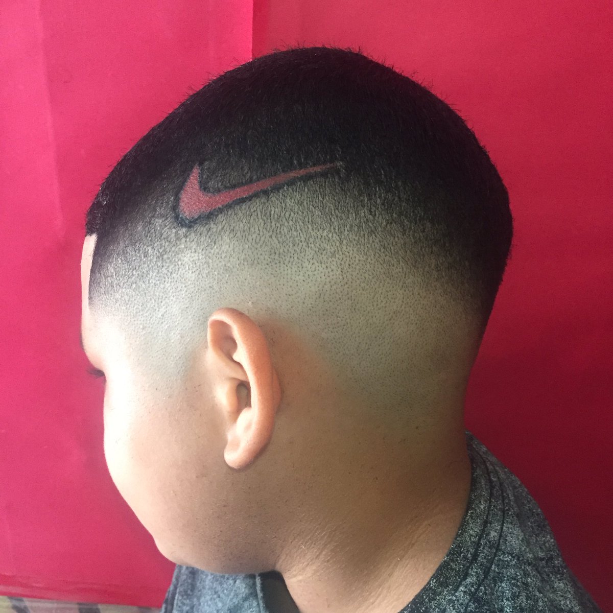 mago_barber's tweet photo. ESPECIALIDADE DA CASA 🥋

MID FADE C/ NIKE 📏🇮🇱

#dafavelapromundo
#favelanotopo
#favelavenceu
@_MorenaOliiver @VTMoura333 @Doutor974782034 @dnvideos @Renanpl1 @ https://t.co/xvySzm1L0B