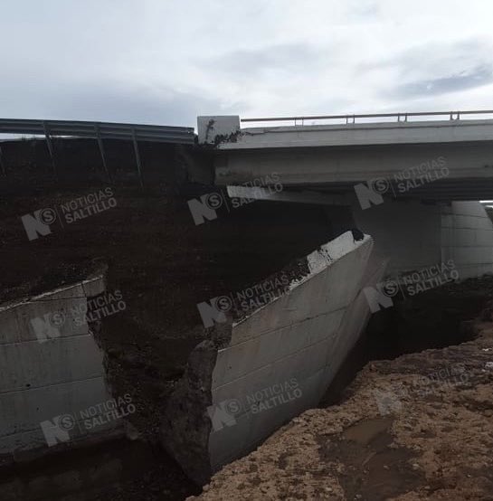 nSaltillo's tweet photo. ⚠️Sigue cerrada la carretera 57 de caseta La Carbonera a caseta Los Chorros en ambos sentidos por los deslaves ocurridos el día de ayer, así mismo por daños en un puente en el kilómetro 6 del tramo Carbonera-Ojo Caliente #Arteaga #Saltillo https://t.co/4N5IbroSAy