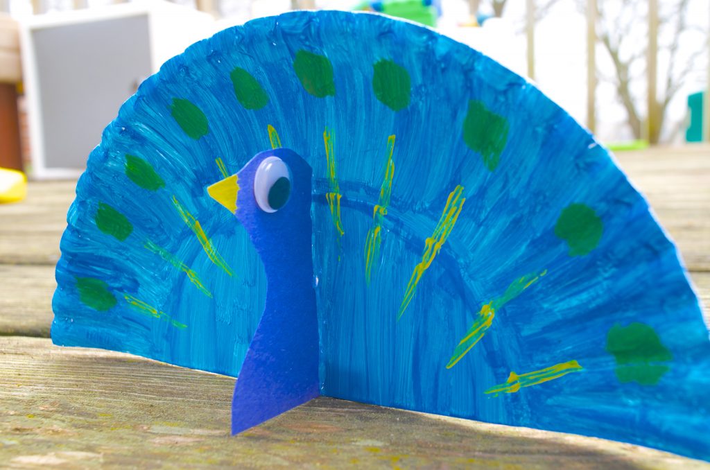 TheTeachersWife's tweet image. Peacock: Animal Paper Plate Craft for Kids #kids #craft #preschoolhttps://www.survivingateacherssalary.com/peacock-animal-paper-plate-craft-for-kids/