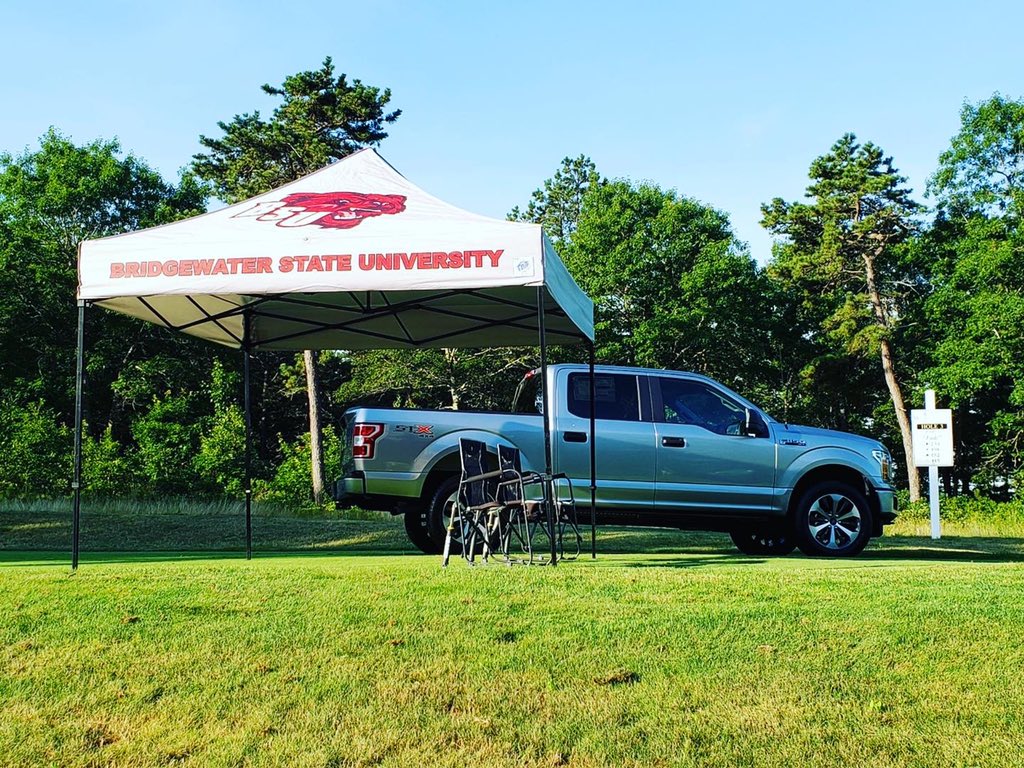 bsubears's tweet photo. 🚨⛳️The stage is set & the golfers are OFF...its a BEA-utiful day here in Plymouth to golf⛳️🚨
.
.
📸 : @doublegfamily
.
.
#CPClassic #BearCountry #BSUbears https://t.co/W7H3KY5aVF